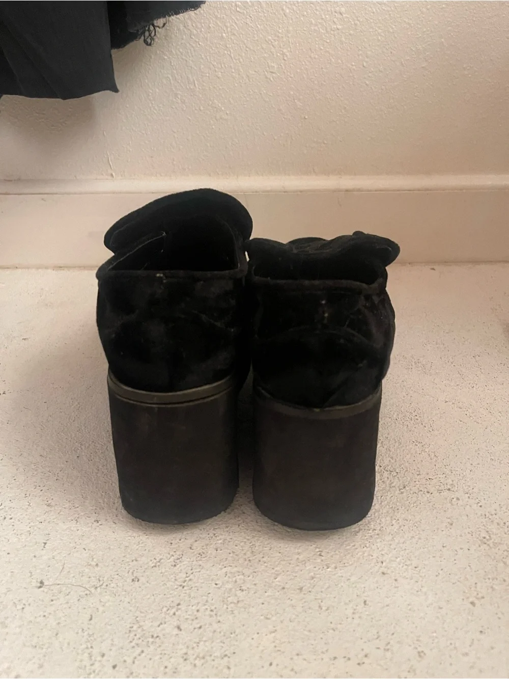 Y2K Steve Madden Black Velvet Platform Slip-Ons
